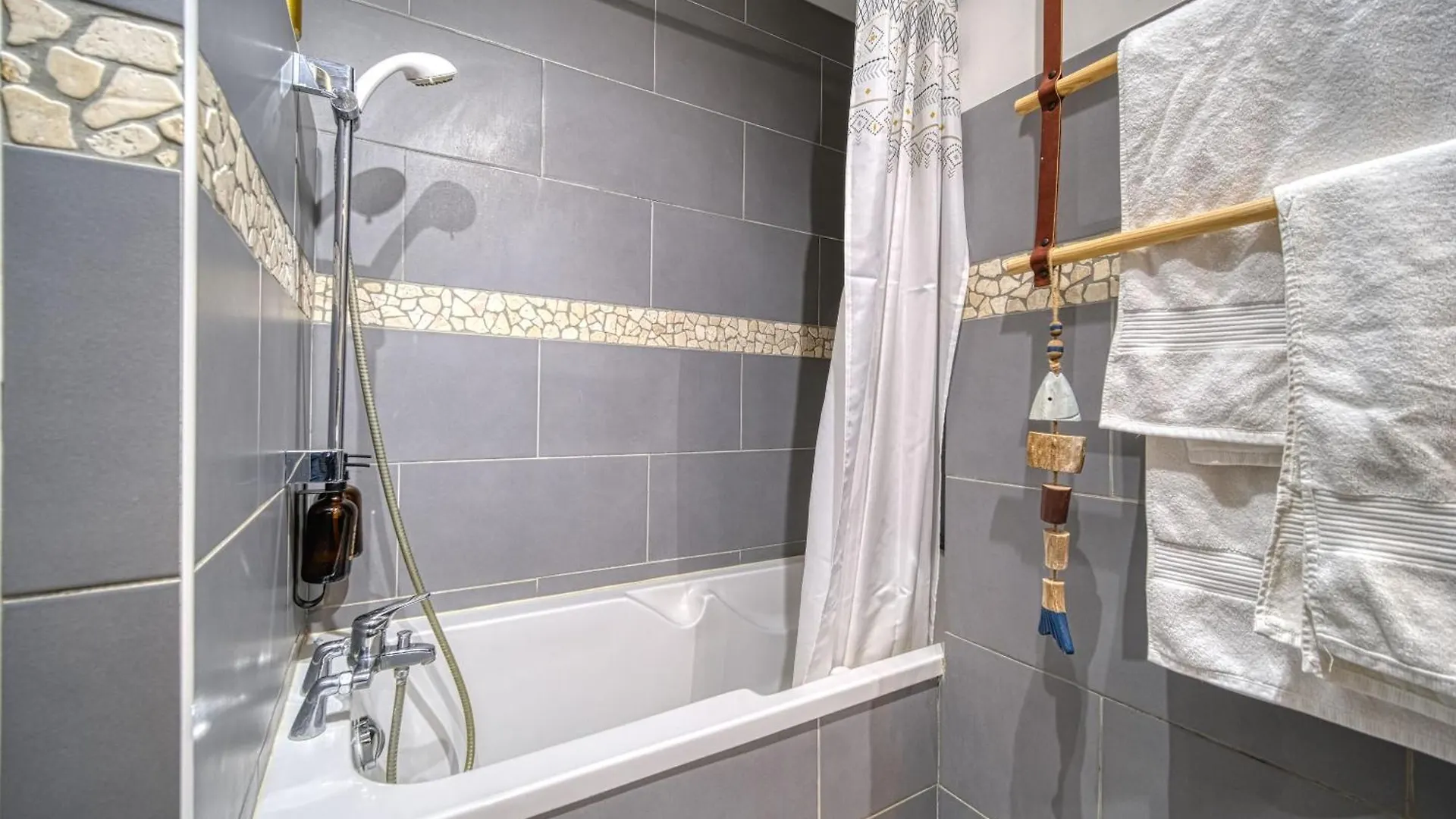 Maison Bossanne Barbieres 0*,